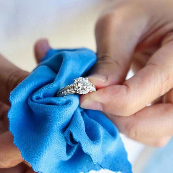 What to use on sale to clean diamond ring