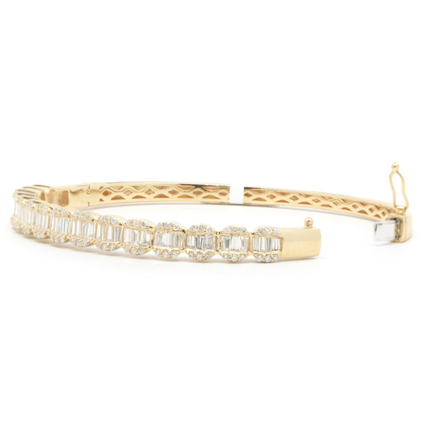 18 Karat Yellow Gold Mosaic Set Diamond Oval Link Bangle Bracelet