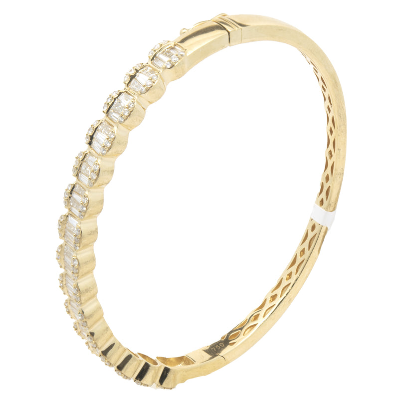 18 Karat Yellow Gold Mosaic Set Diamond Oval Link Bangle Bracelet